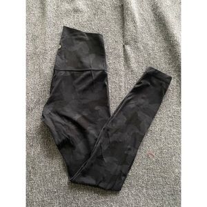 Size 6 Lululemon Align Leggings 7/8 length in Black Camo